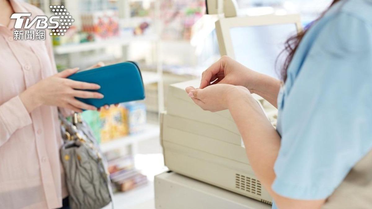 結帳千萬別做「這件事」!店員瞬間爆氣:當我會通靈? 兩派吵翻