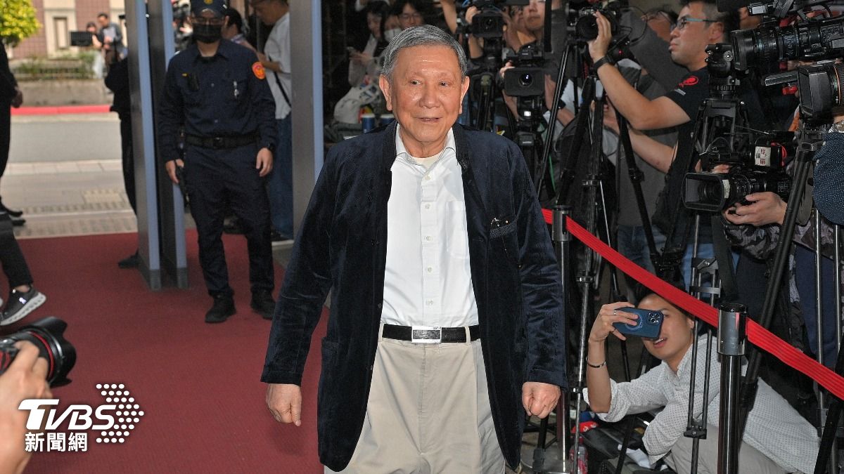 沈慶京聲請暫拆電子腳鐶做MRI 法官致電主治醫師後駁回