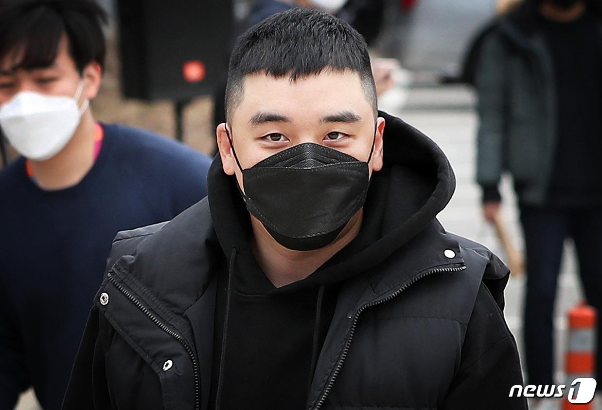 朴汪烈放話一句話就能掀翻政壇,勝利的「Burnning Sun」夜店案也被認為可能重啟調查。(圖/news1提供)