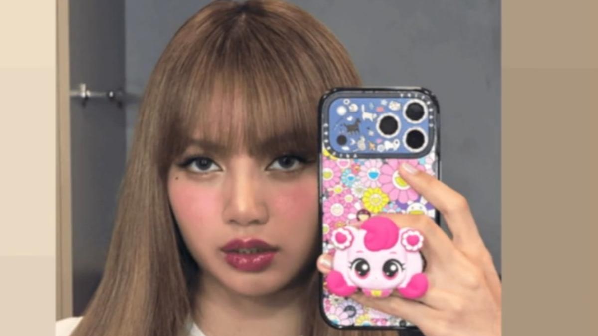 韓國瘋「手機貼紙」,女星Lisa、Jisoo都+1。(圖/翻攝IG:lalalalisa_m)