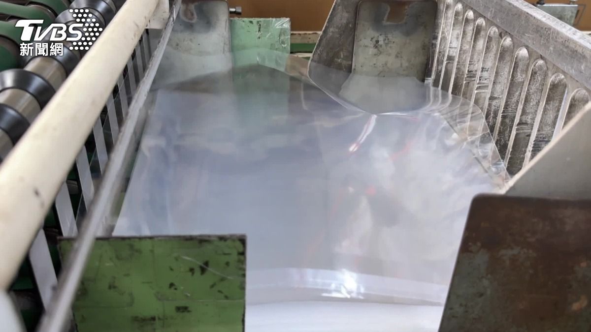 廣宇塑膠工業透露，每週大概可以生產5噸的量。（圖／TVBS）