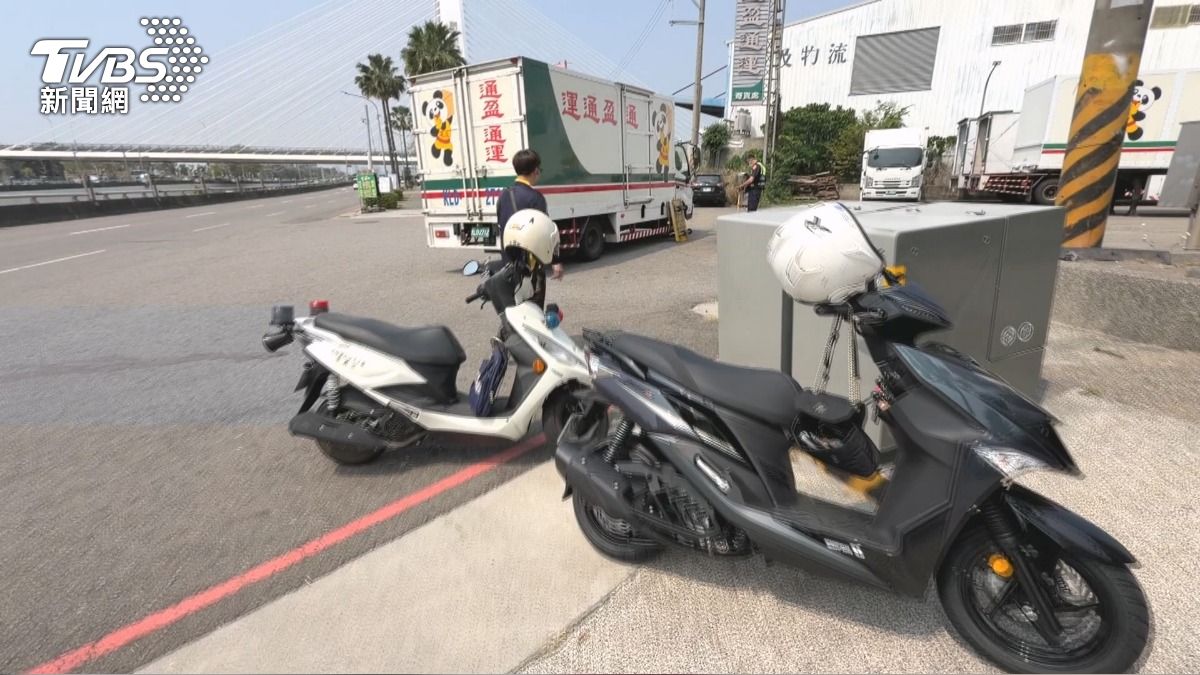 誤以為要到路口才轉!女騎士超車撞貨車 「安全帽噴飛」身亡。(圖/TVBS)