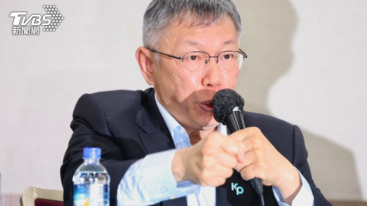 民眾黨前主席柯文哲記者會扯嗓怒嗆總統賴清德,「我絕對不會退縮」。(圖/華子琛攝)