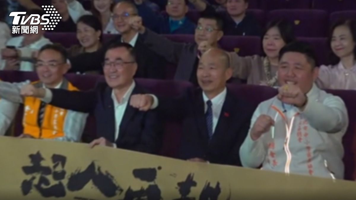 同框老搭檔！ 合體李四川　韓國瑜提政績力挺。（圖／TVBS）