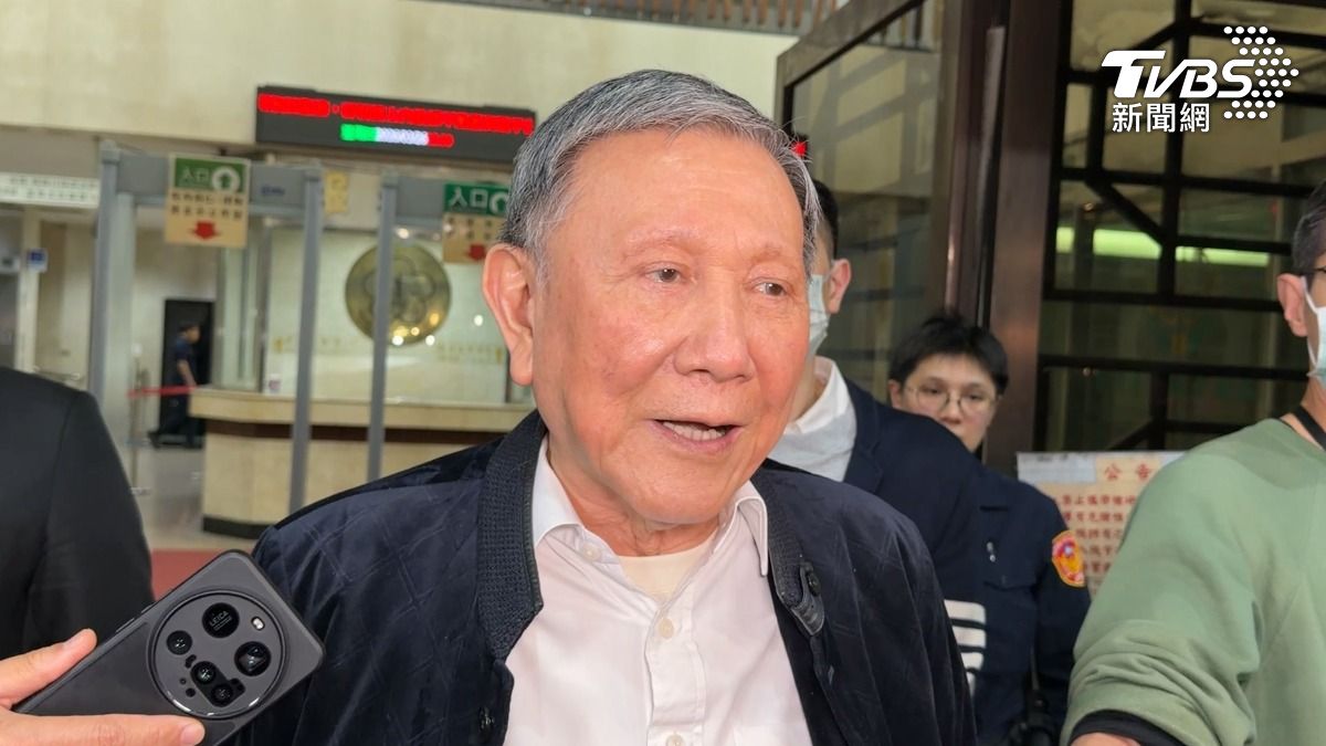 沈慶京悲憤表示，濫權偵辦、羈押摧毀他的健康，更指控檢察官「逼他咬柯P」。（圖／TVBS）