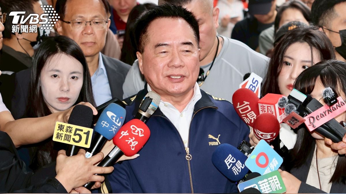 快訊/蔡正元三中案吞2.8億今入獄服刑 館長現身北檢送行