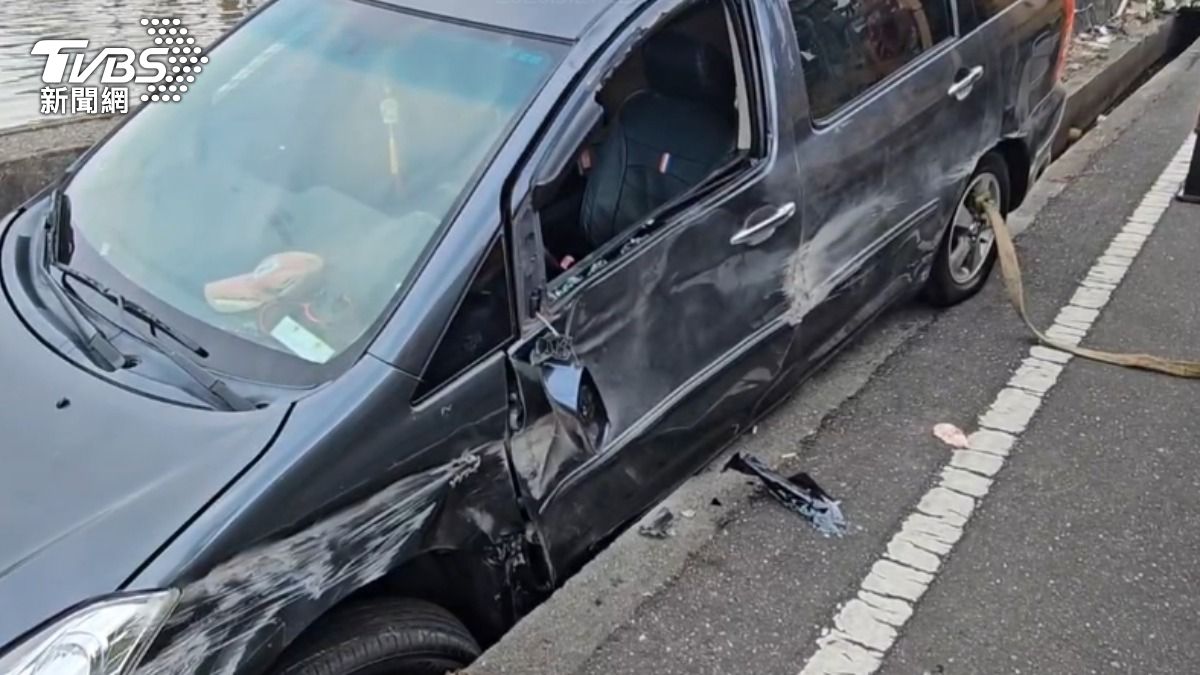 宜蘭壯圍奪命車禍!轎車撞飛機車卡水溝 男騎士慘死