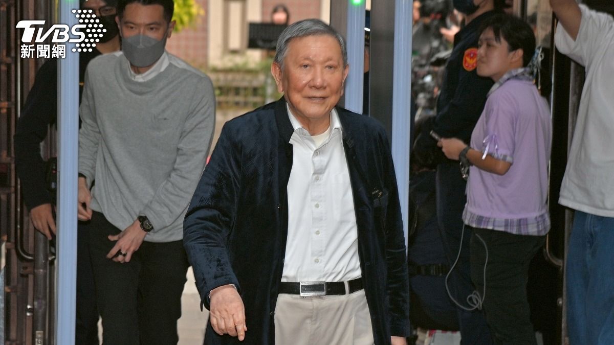 沈慶京昨晚間完成交保離去。（圖／胡瑞麒攝）