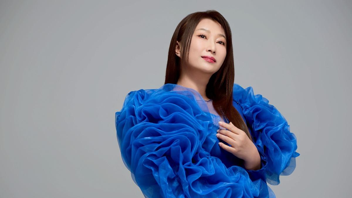 王瑞霞參加《2026真愛秀．藍寶石大歌廳》，將帶給歌迷最精彩的演出。（圖／高雄流行音樂中心提供）