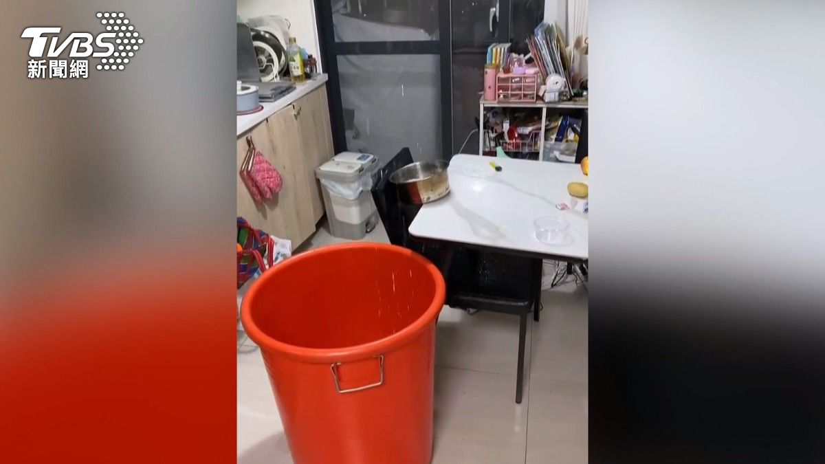 這棟社宅完工三年多以來，已經出現不少狀況，包含警鈴時常大作以及浴室嚴重積水。（圖／翻攝Threads_yisheng.gheng）