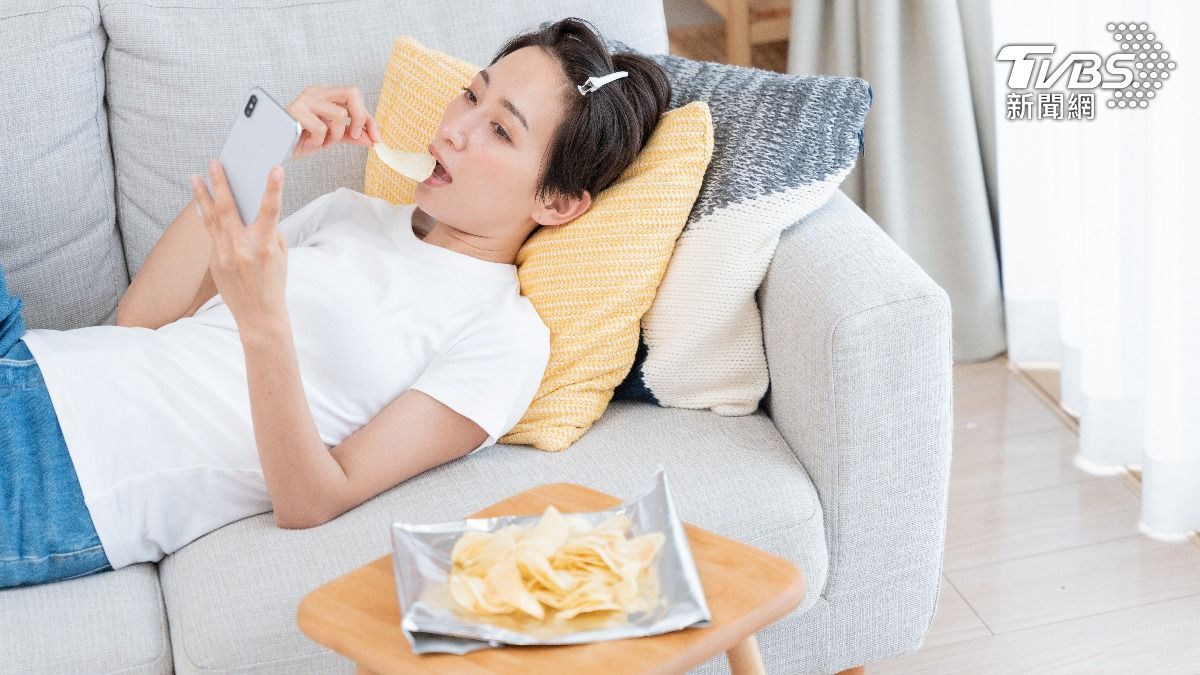 回家秒躺竟更累!她改掉「1習慣」滿血復活 醫曝:有助大腦放鬆