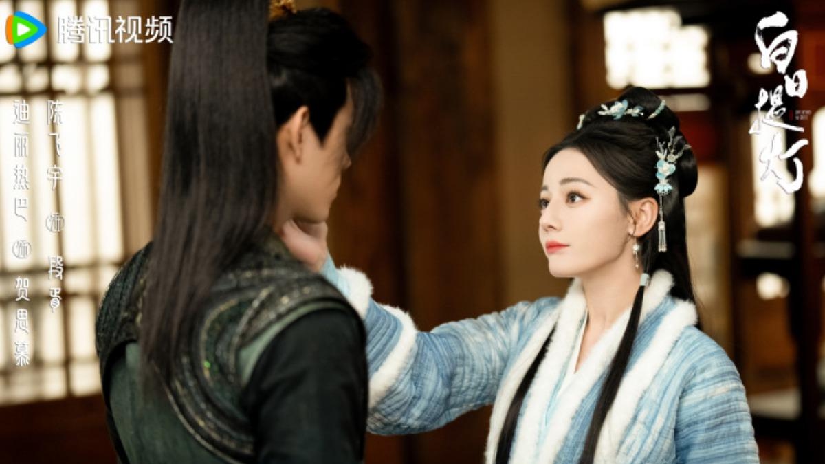 迪麗熱巴與陳飛宇新作《白日提燈》即將上架。（圖／翻攝自白日提燈官微）