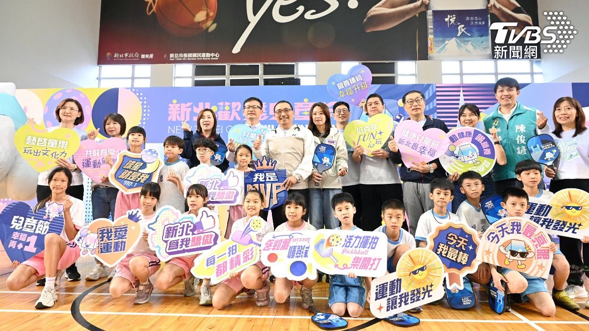 新北市長侯友宜今(27)日宣布,兒童節當週3月30日至4月5日加碼多發放1瓶鮮奶。(圖/新北市府提供)