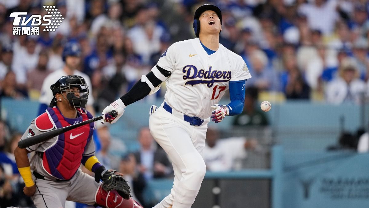 洛杉磯道奇隊球星【大谷翔平】26日開幕戰首局對亞利桑那響尾蛇隊敲出安打。（圖／達志影像美聯社）