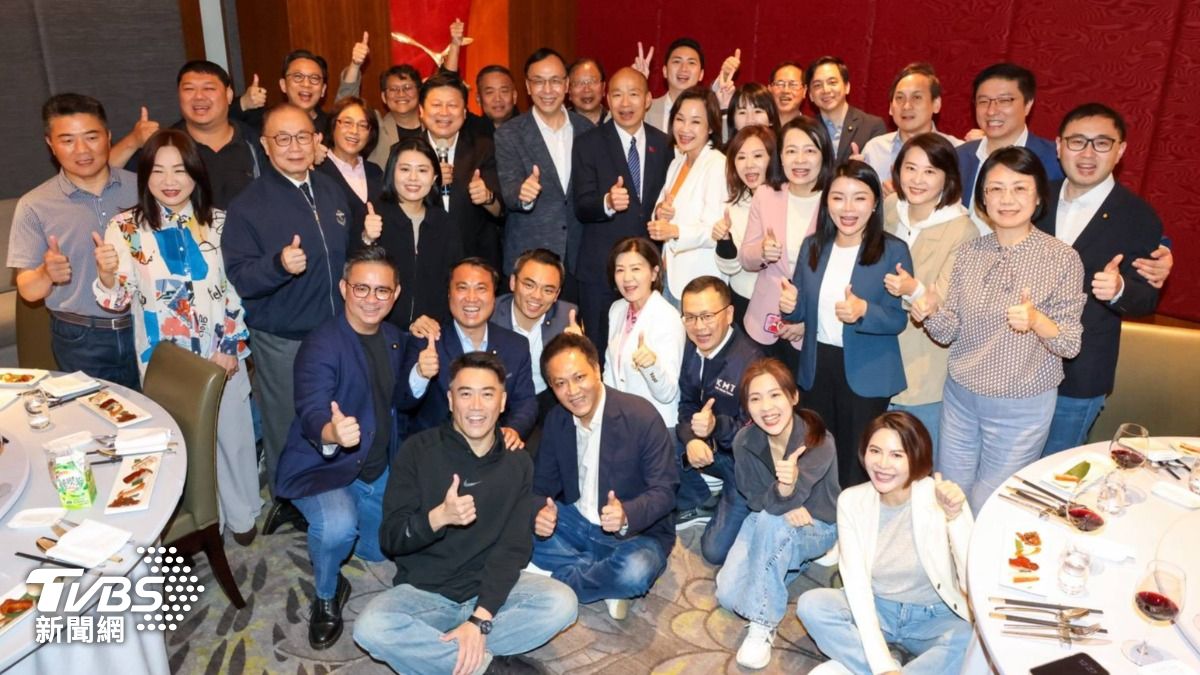 43名藍營立委與朱立倫餐敘,立法院長韓國瑜趁會議空檔出席,稱讚朱立倫是「我心中永遠的黨主席。」(圖/TVBS)