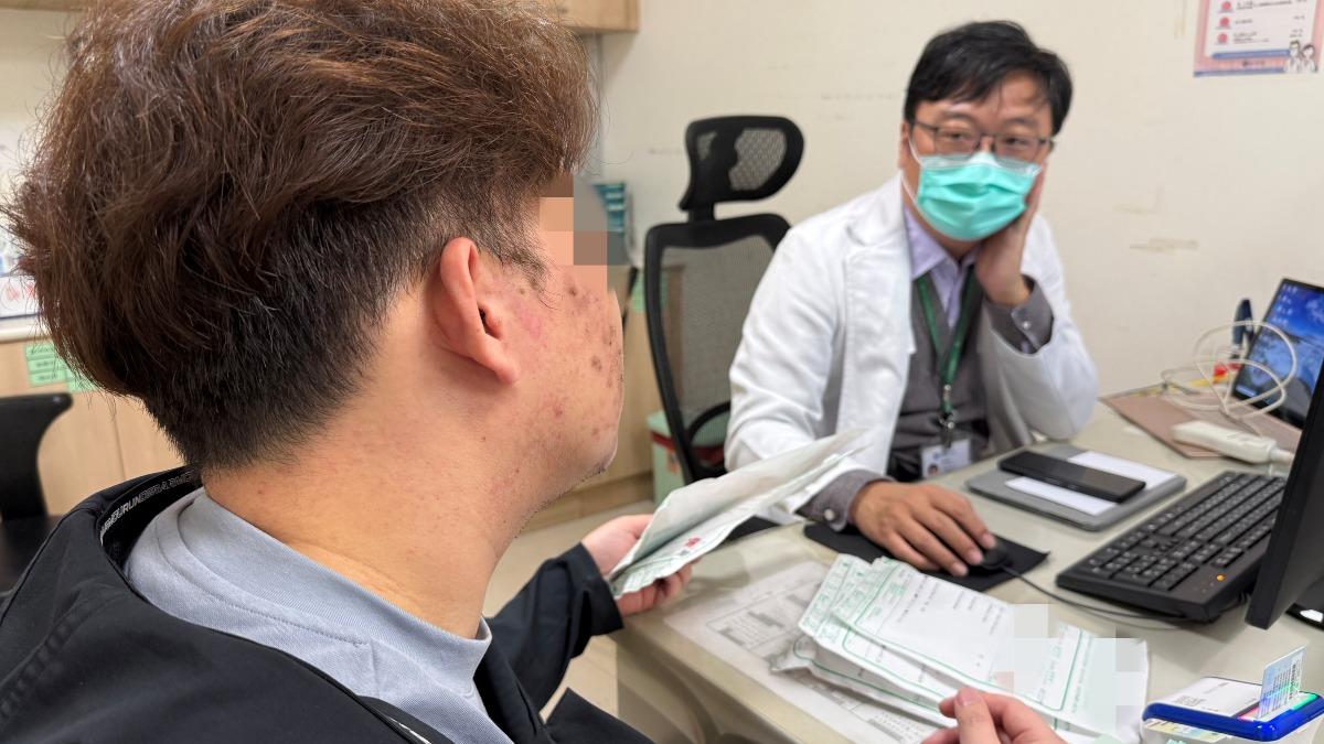 帶狀皰疹是由水痘帶狀皰疹病毒引起，當人體免疫力因過度勞累、壓力或失眠而下降時，病毒便會再次活化。（圖／亞大附醫提供）