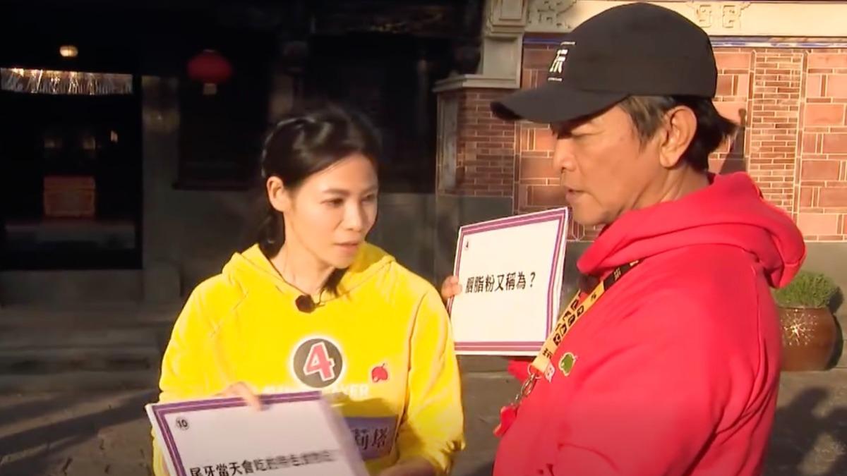 蘿莉塔(右)玩到「靈魂出竅」遭吳宗憲猛虧。(圖/《綜藝玩很大》提供)