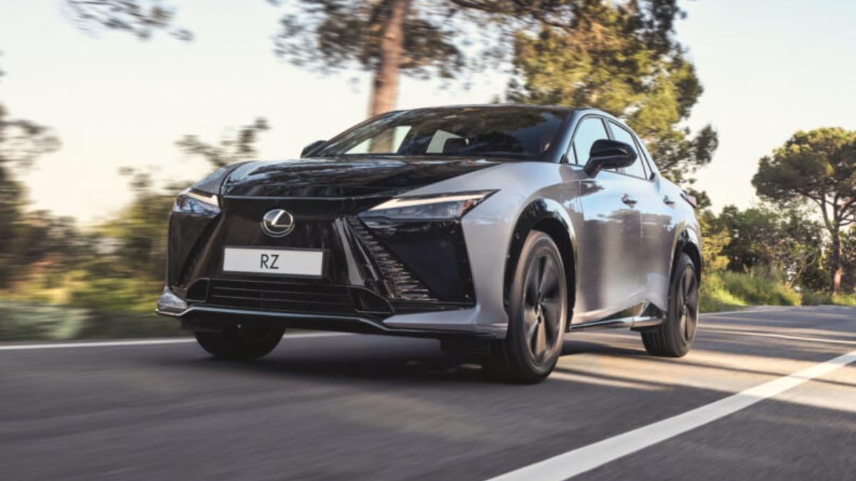 歐規RZ F Sport亦配備了模擬換檔功能,還有線控轉向系統。(圖/Lexus提供)