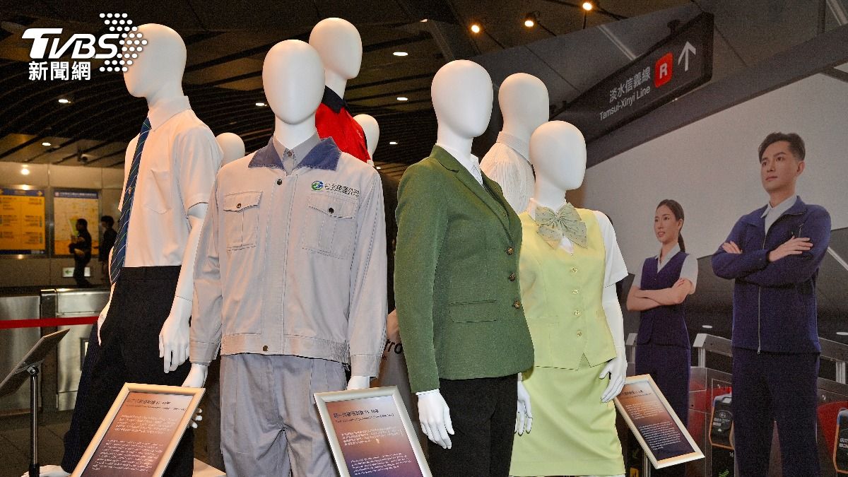 北捷展示歷代員工制服。(圖／胡瑞麒攝)