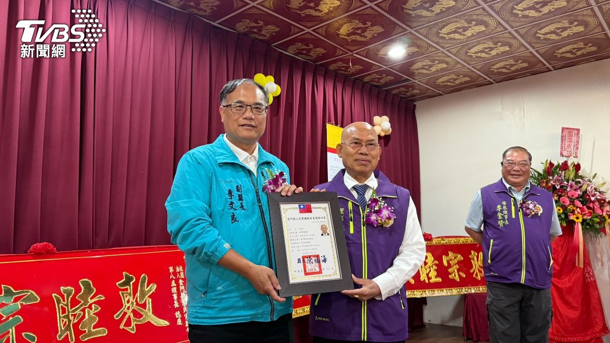 李文良與新任李氏宗親會理事長李養生。（圖／程子奕攝）