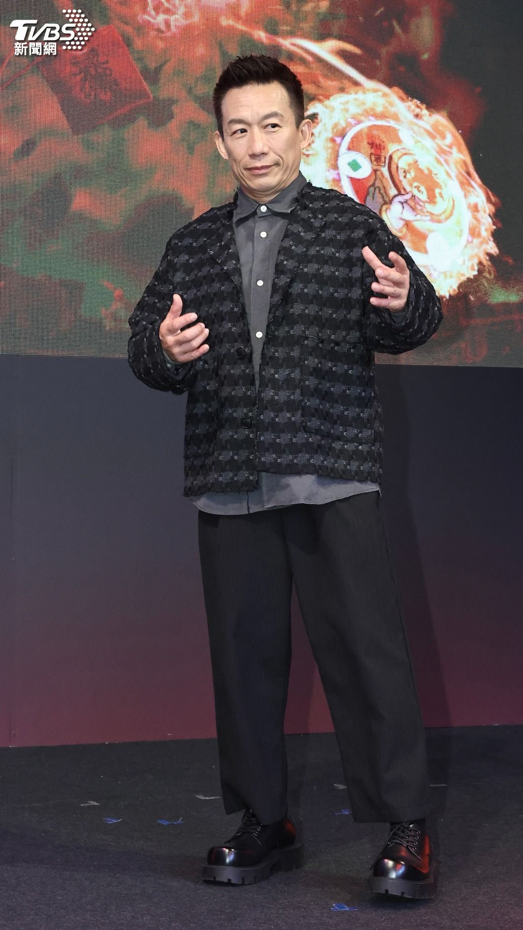 郭子乾靠戲服進入狀態。(圖/黃城碩攝)