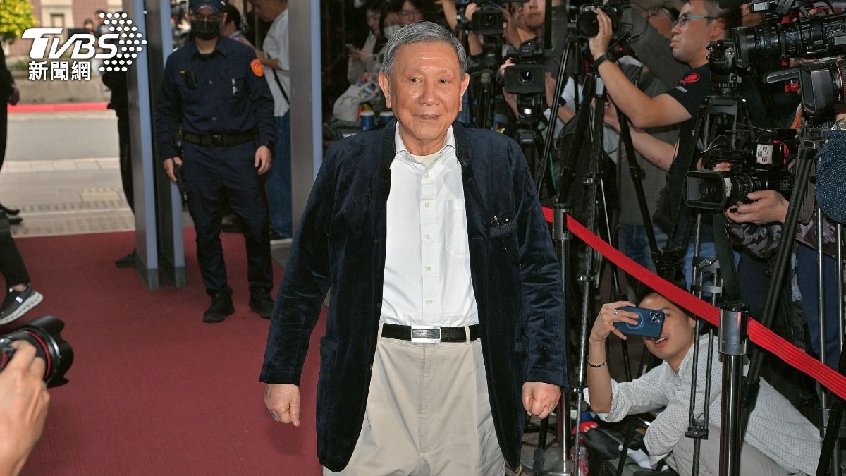 柯文哲政治獻金金流曝 簡訊「小沈小氣捐了210萬」成鐵證
