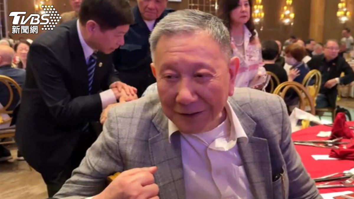 威京集團主席沈慶京現身活動感嘆,是自己害柯文哲蒙受不白之冤。(圖/TVBS)
