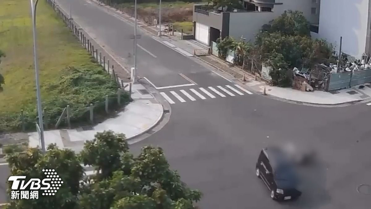 老翁被撞飛身亡。(圖/TVBS)