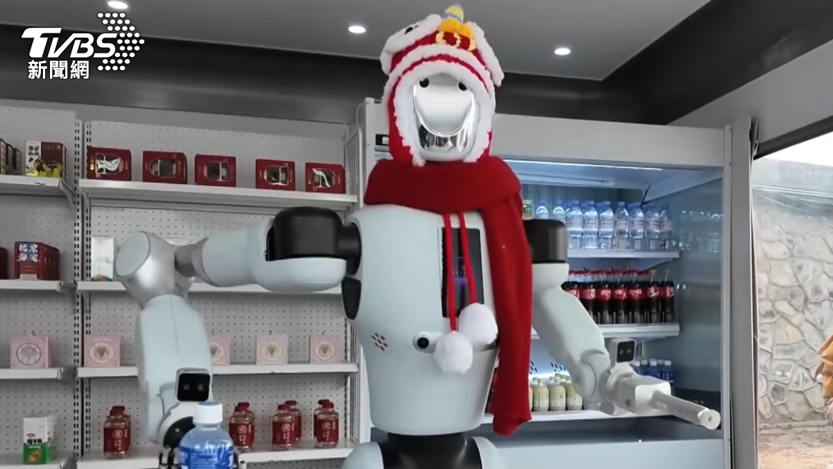 北京頤和園無人商店內的機器人店員。（圖／TVBS）