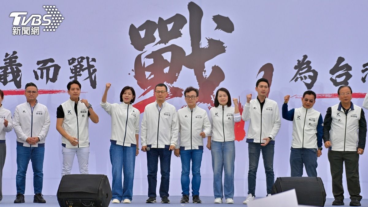 國民黨團上凱道聲援柯文哲。(圖/胡瑞麒攝)