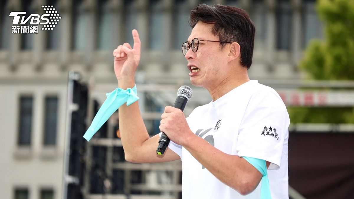 民眾黨黨主席黃國昌哽咽。（圖／華子琛攝）