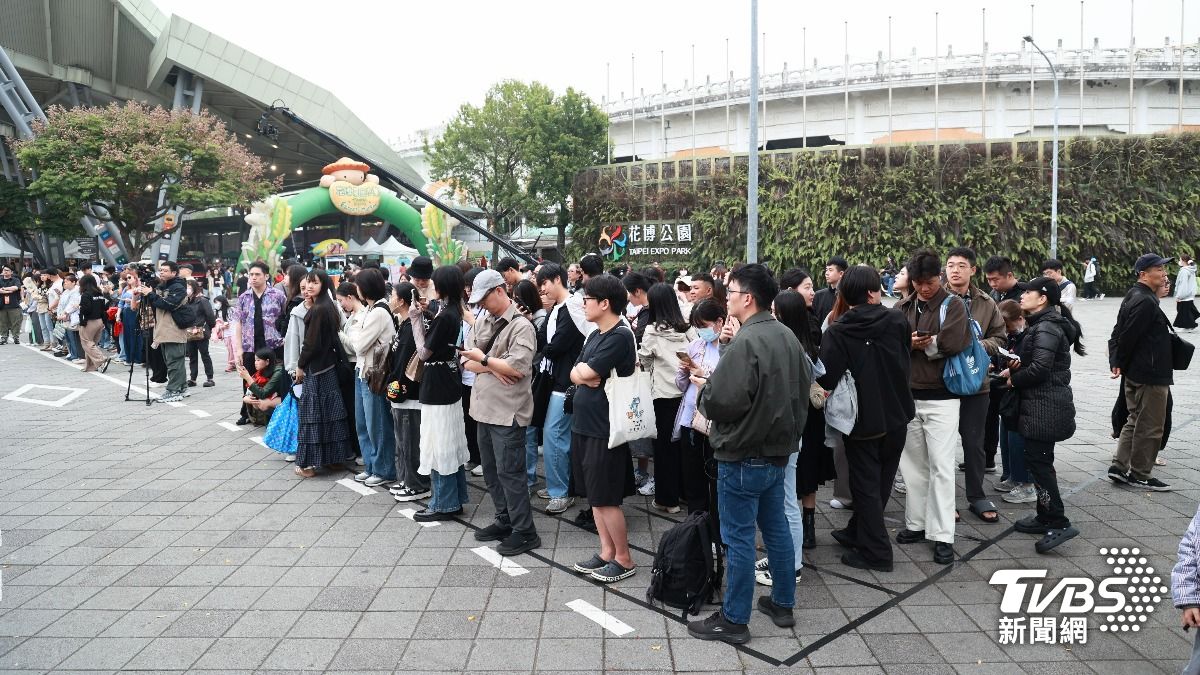 粉絲朝聖《開火開伙》餐車美食。(圖/趙世平攝)