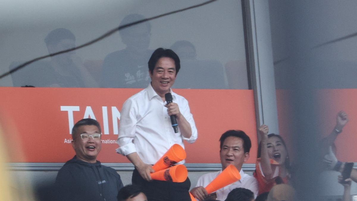 中職/亞太球場首戰!賴清德現身當球迷 蔡其昌:棒球無政治顏色