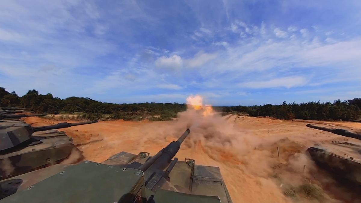 解放軍部隊一旦挾著數量優勢，成功登陸，國軍的地面戰力，是否足以抵抗入侵，防犯敵軍從北台灣長驅直入。在這個態勢下，M1A2T戰車，就成了未來國土防衛作戰中，不可或缺的存在。(圖／軍聞社)