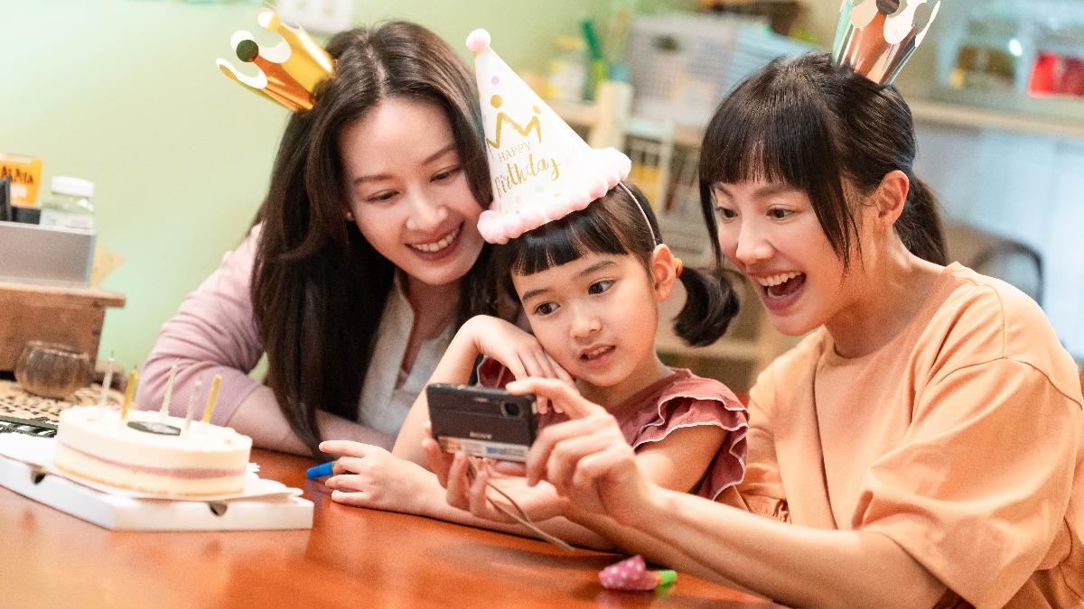 《陽光女子合唱團》登陸遭改台詞!曾愷玹、小8「同志變姐妹」 陸網吐槽