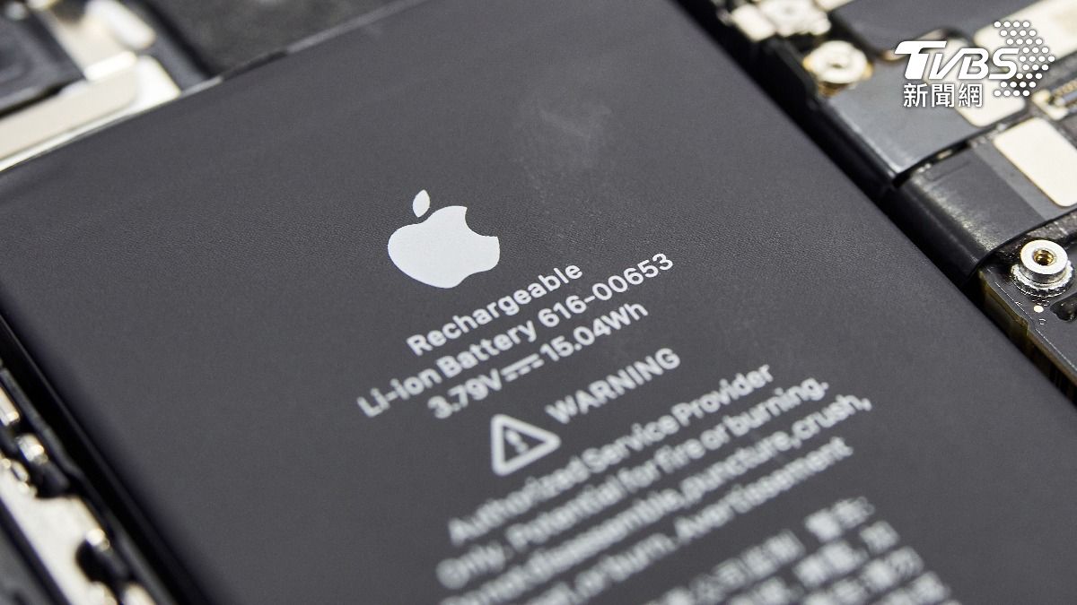 不少使用者發現更新後感覺到iPhone的電池電量消耗得相當快。(示意圖/達志影像shutterstock)