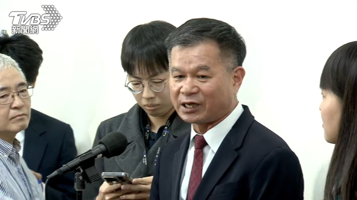 國防部戰規司長黃文啓坦言面對敵情威脅焦慮，回應「淚灑立院」傳聞。（圖／TVBS）
