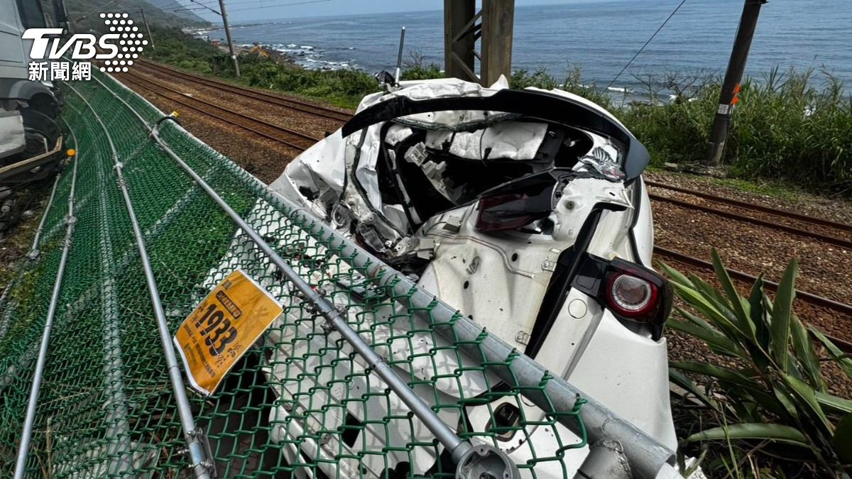 宜蘭砂石車連撞5車!轎車掉邊坡 「福隆-大里」恢復通行