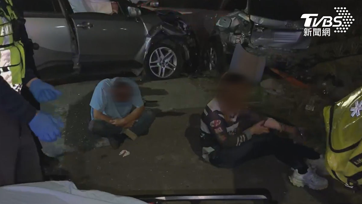影音/尷尬!酒駕自撞路邊車輛 拖吊車到場肇事方竟是自己友人
