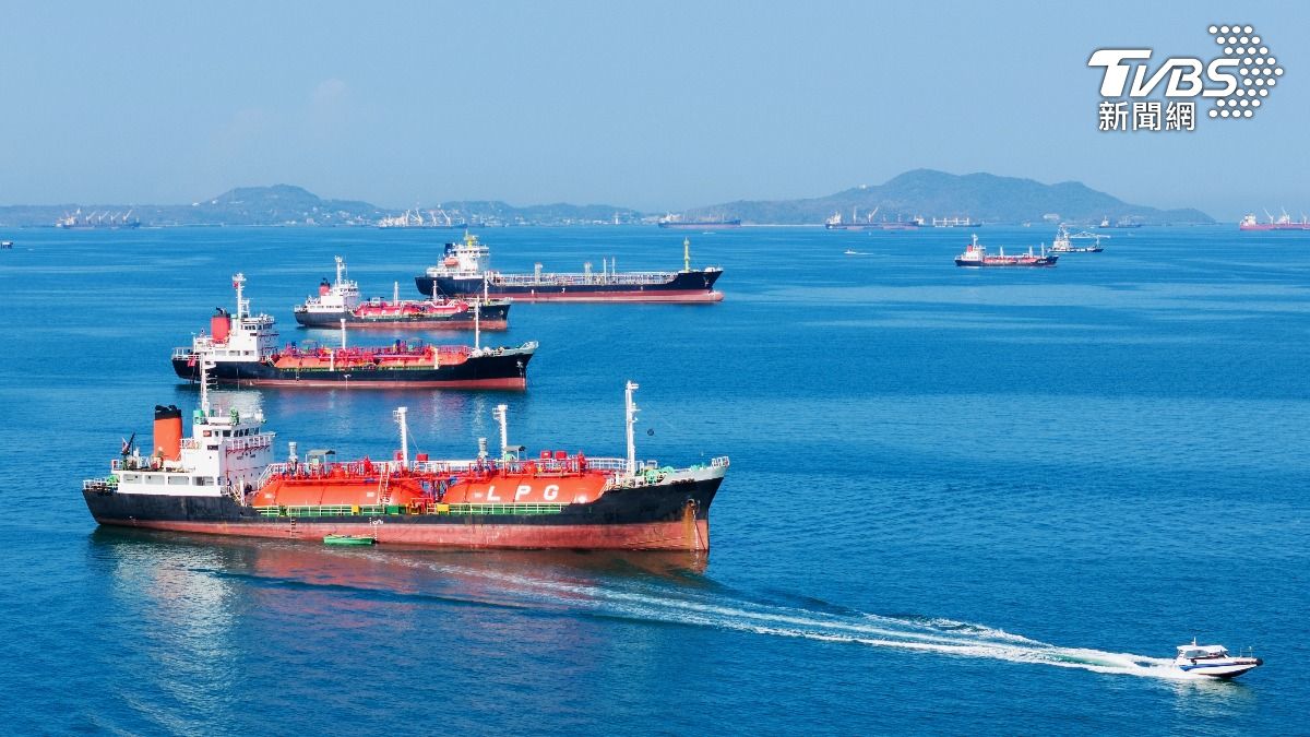 荷姆茲海峽的封鎖衝擊全球航運。(示意圖/達志影像shutterstock)