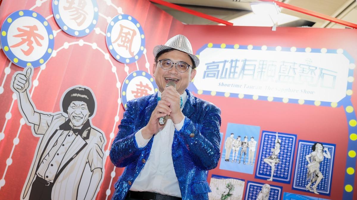 大解放!賴瑞隆藍寶石開唱 網笑反差萌:原來是「賴三歲」
