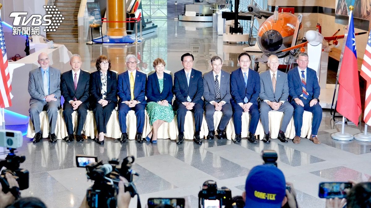 美國參議院跨黨派議員參訪中科院。(圖/區國強攝)