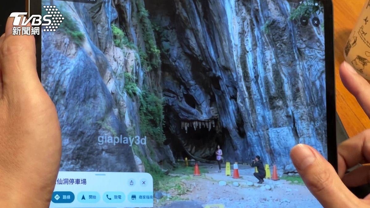 八仙洞街景出現尖牙利齒的龍頭。（圖／TVBS）