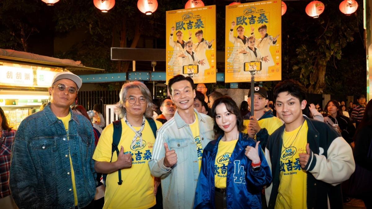 李銘順、李國煌人氣旺!現身寧夏夜市掃街 攤販狂讚親民「星馬遊客看呆」