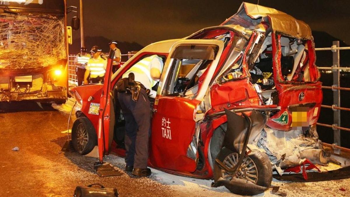 青馬大橋驚悚車禍!計程車拋錨「遭公車撞到原地迴轉」2喪命