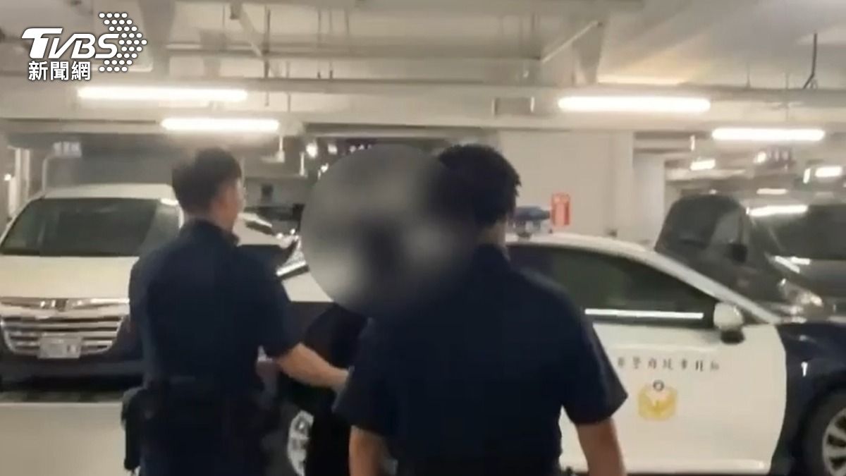 醉漢被警方移送法辦。(圖/TVBS)