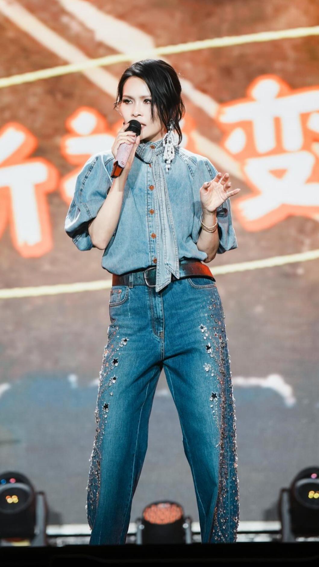 周蕙日前在武漢開唱,對於突發感冒相當自責。(圖/翻攝自周蕙臉書)