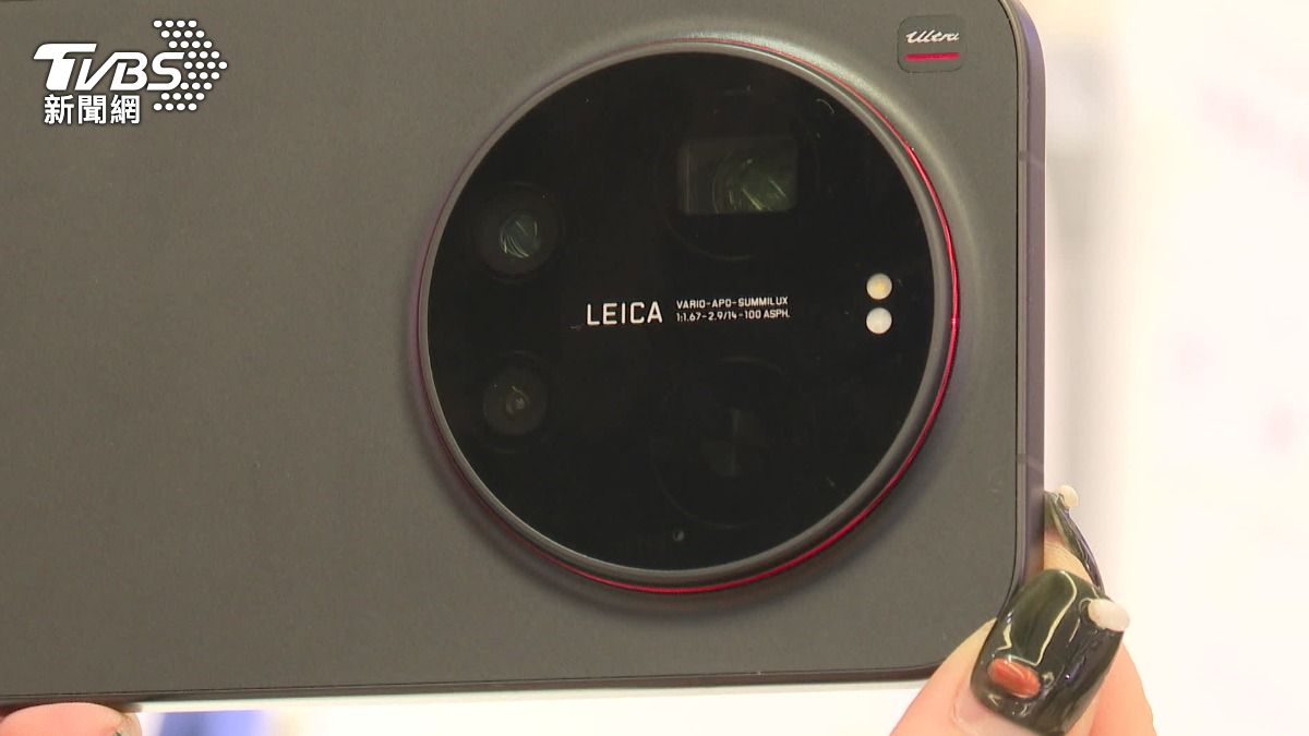 大陸品牌新機17 Ultra搭載徠卡2億75mm - 100mm長焦鏡頭 。(圖/TVBS)