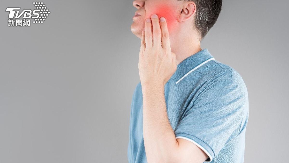 壓力大引發皮蛇!男「臉歪又聽損」痛不欲生 3族群當心了