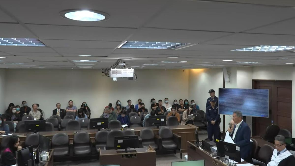 駁貪污!柯文哲法庭上哽咽:陳佩琪跪擦地板、沒請傭人